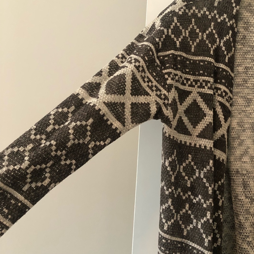 Grey patterned open cardigan sweater - Picture 3 of 6